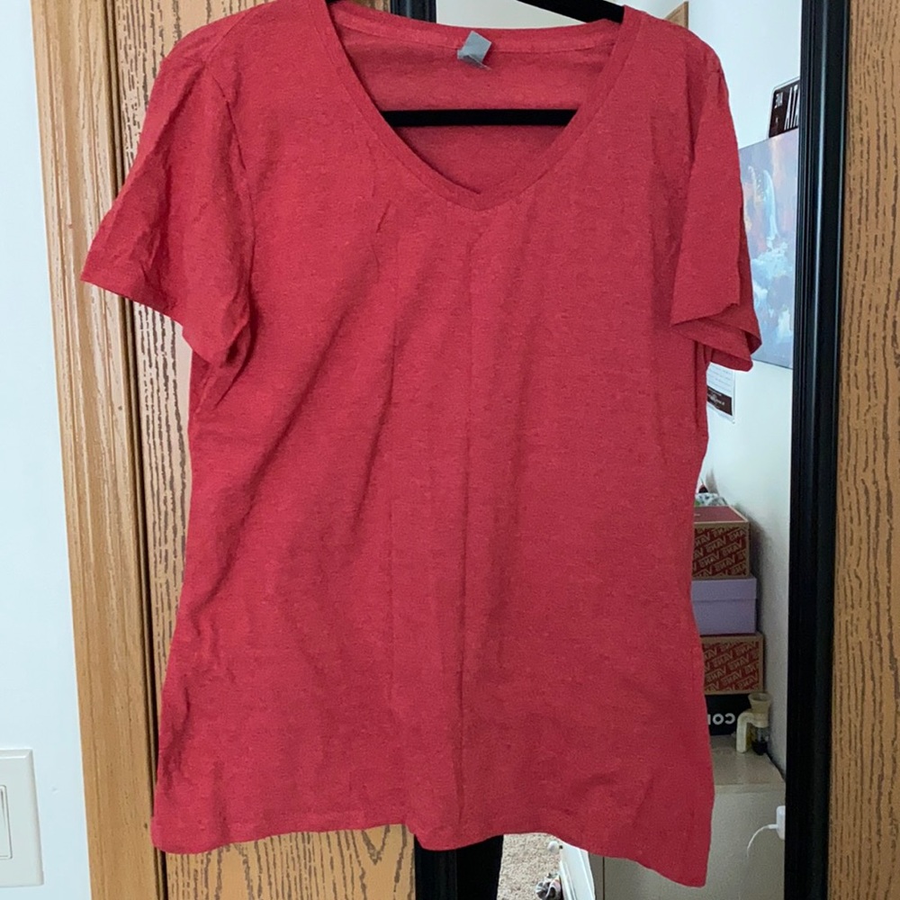 Short sleeve red tee